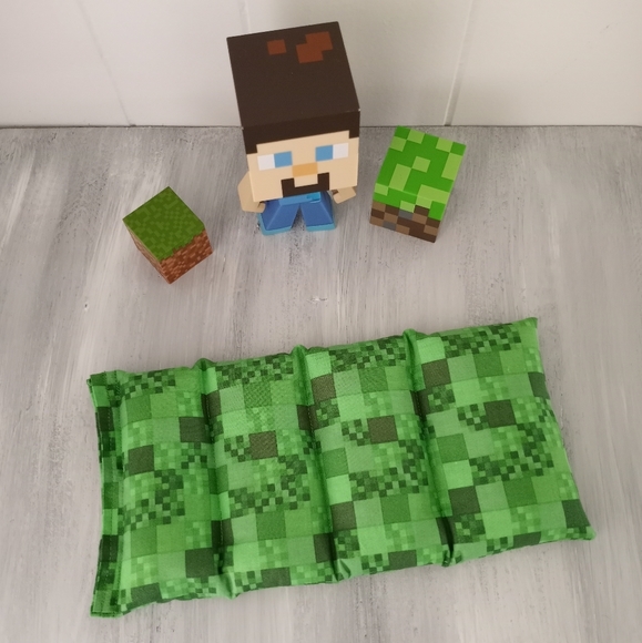 Microwavable Heating Pad Green Pixels Heat Pack - Picture 2 of 7